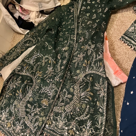 Brand new suffuse outfit - Picture 4 of 6